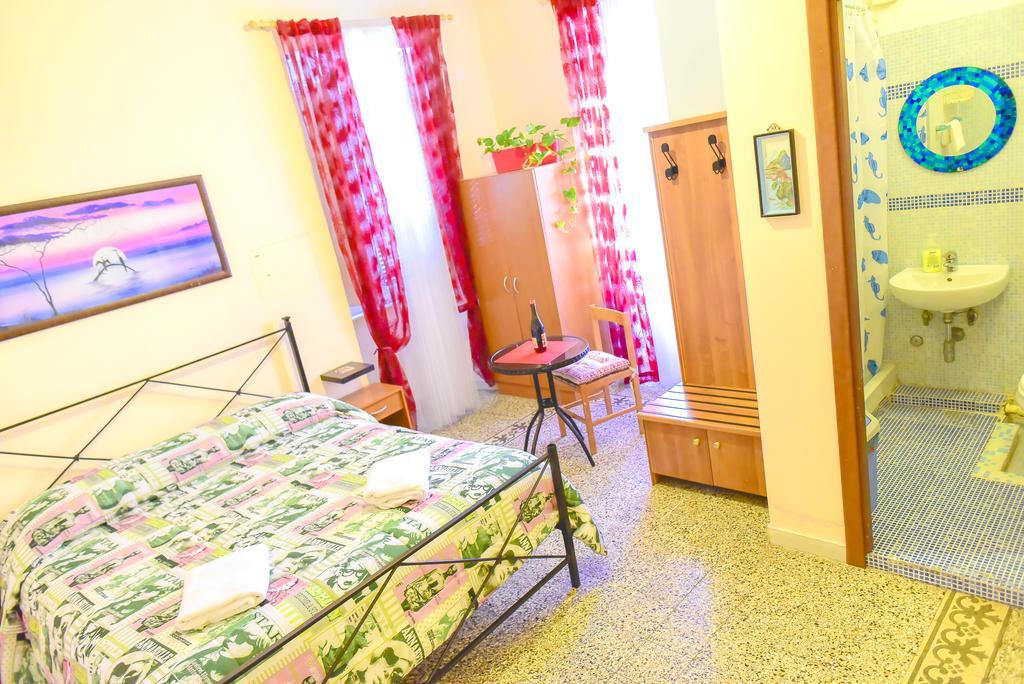 Casa Vacanza Frendy - Free Airport Transportation On Arrival If You Book An Apartment Of Minimum 3 Nights And 6 People Gasthof Rom